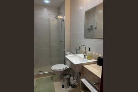 Apartamento à venda com 74m², 2 quartos e 1 vaga Apartamento à venda com 74m², 2 quartos e 1 vagaBanheiro