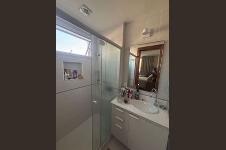 Apartamento à venda com 74m², 2 quartos e 1 vaga Apartamento à venda com 74m², 2 quartos e 1 vagaBanheiro
