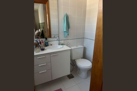 Apartamento à venda com 74m², 2 quartos e 1 vaga Apartamento à venda com 74m², 2 quartos e 1 vagaBanheiro