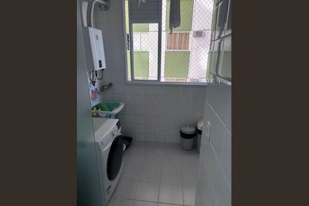 Apartamento à venda com 74m², 2 quartos e 1 vaga Apartamento à venda com 74m², 2 quartos e 1 vagaBanheiro