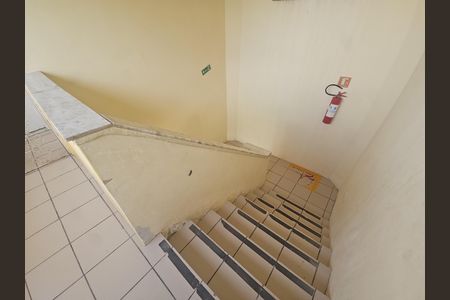 Apartamento para alugar com 95m², 3 quartos e 1 vaga Apartamento para alugar com 95m², 3 quartos e 1 vagaescada