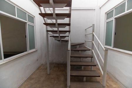 Casa à venda com 80m², 4 quartos e 1 vagaEscada 