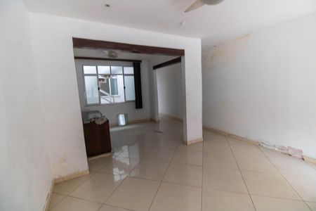 Casa à venda com 80m², 4 quartos e 1 vagaSala