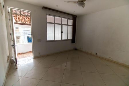 Casa à venda com 80m², 4 quartos e 1 vagaSala