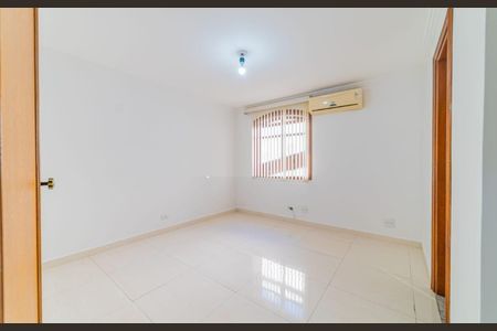 Casa à venda com 400m², 3 quartos e 7 vagas Casa à venda com 400m², 3 quartos e 7 vagasQuarto