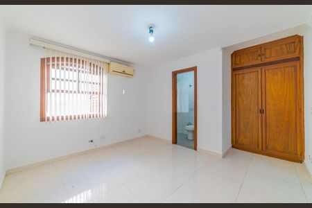 Casa à venda com 400m², 3 quartos e 7 vagas Casa à venda com 400m², 3 quartos e 7 vagasQuarto