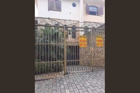 Casa à venda com 400m², 3 quartos e 7 vagas Casa à venda com 400m², 3 quartos e 7 vagasFachada