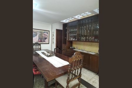 Casa à venda com 205m², 4 quartos e 4 vagas