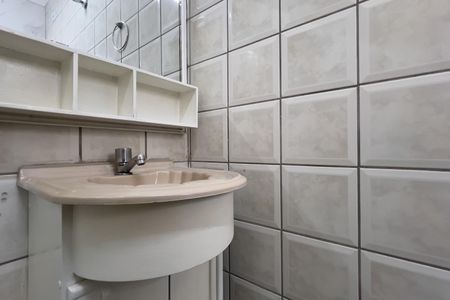 Casa para alugar com 53m², 2 quartos e sem vaga Casa para alugar com 53m², 2 quartos e sem vagaBanheiro