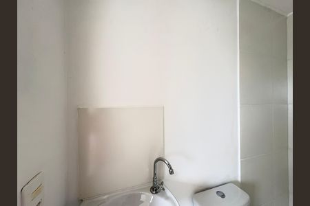 Banheiro de kitnet/studio para alugar com 1 quarto, 17m² em Freguesia do Ó, São Paulo