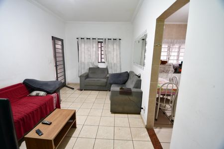 Casa para alugar com 200m², 3 quartos e 2 vagasSala