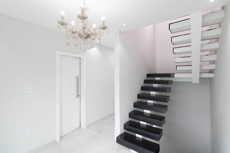 Casa para alugar com 200m², 3 quartos e 1 vagaEscada
