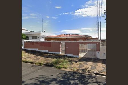 Casa para alugar com 450m², 4 quartos e 4 vagas Casa para alugar com 450m², 4 quartos e 4 vagasFachada