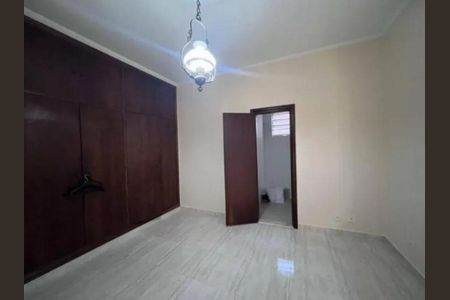 Casa para alugar com 450m², 4 quartos e 4 vagas Casa para alugar com 450m², 4 quartos e 4 vagasQuarto