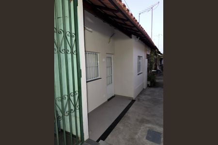 Área externa de casa para alugar com 2 quartos, 42m² em Piratininga, Belo Horizonte