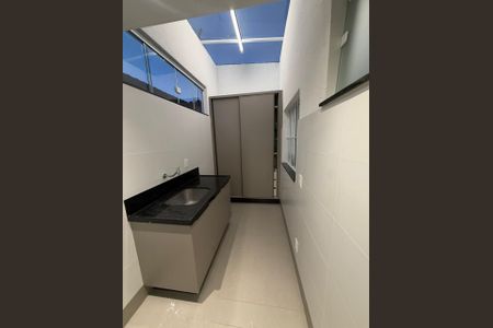 Cozinha de casa para alugar com 2 quartos, 42m² em Piratininga, Belo Horizonte