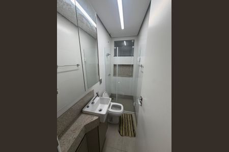 Banheiro  de casa para alugar com 2 quartos, 42m² em Piratininga, Belo Horizonte