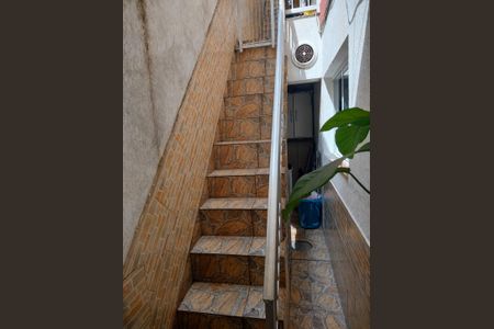 Casa à venda com 288m², 6 quartos e 2 vagas Casa à venda com 288m², 6 quartos e 2 vagasEscada