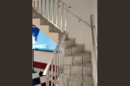 Casa à venda com 288m², 6 quartos e 2 vagas Casa à venda com 288m², 6 quartos e 2 vagasEscada