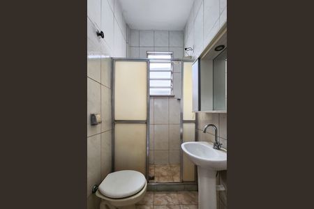 Banheiro  de apartamento para alugar com 1 quarto, 37m² em Grajaú, Rio de Janeiro