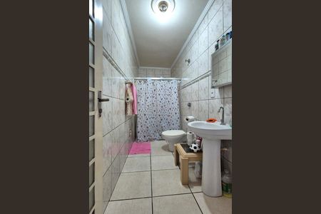 Casa à venda com 180m², 3 quartos e 3 vagasBanheiro de serviço 
