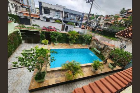 Casa à venda com 258m², 3 quartos e 3 vagas