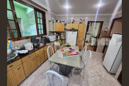 Casa à venda com 258m², 3 quartos e 3 vagas