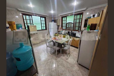 Casa à venda com 258m², 3 quartos e 3 vagas