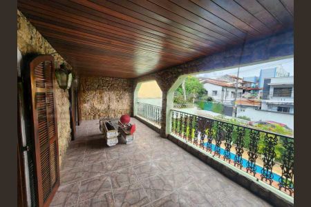 Casa à venda com 258m², 3 quartos e 3 vagas