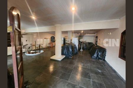 Casa à venda com 258m², 3 quartos e 3 vagas