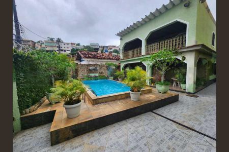Casa à venda com 258m², 3 quartos e 3 vagas