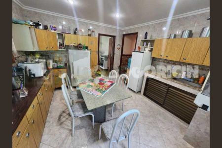 Casa à venda com 258m², 3 quartos e 3 vagas