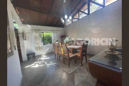 Casa à venda com 118m², 3 quartos e 5 vagas