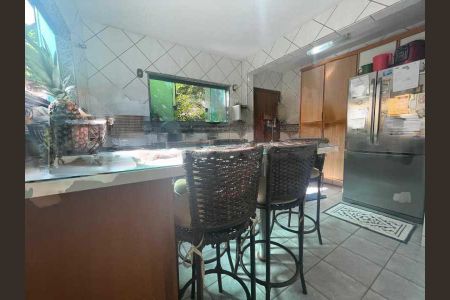 Casa à venda com 118m², 3 quartos e 5 vagas