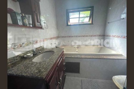 Casa à venda com 118m², 3 quartos e 5 vagas