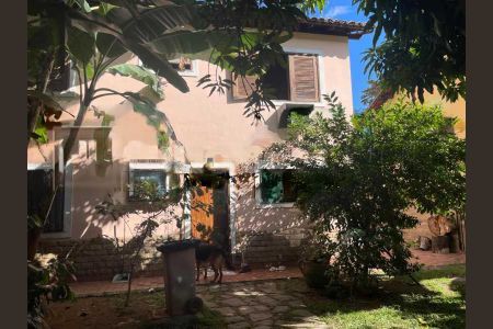 Casa à venda com 118m², 3 quartos e 5 vagas