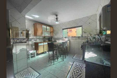 Casa à venda com 118m², 3 quartos e 5 vagas