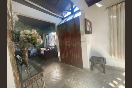 Casa à venda com 118m², 3 quartos e 5 vagas