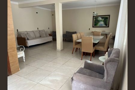 Casa para alugar com 304m², 5 quartos e 3 vagas Casa para alugar com 304m², 5 quartos e 3 vagasSala