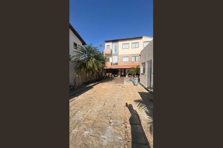 Casa para alugar com 304m², 5 quartos e 3 vagas Casa para alugar com 304m², 5 quartos e 3 vagasÁrea externa