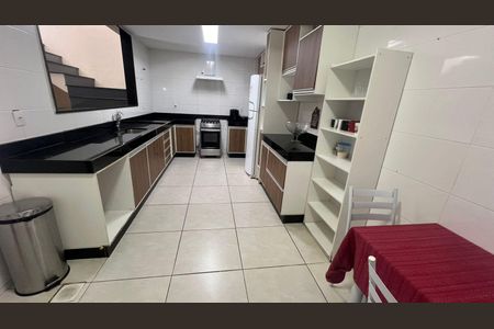 Casa para alugar com 304m², 5 quartos e 3 vagas Casa para alugar com 304m², 5 quartos e 3 vagasCozinha