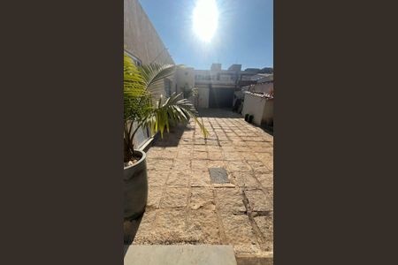 Casa para alugar com 304m², 5 quartos e 3 vagas Casa para alugar com 304m², 5 quartos e 3 vagasÁrea externa