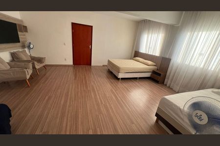 Casa para alugar com 304m², 5 quartos e 3 vagas Casa para alugar com 304m², 5 quartos e 3 vagasQuarto 2