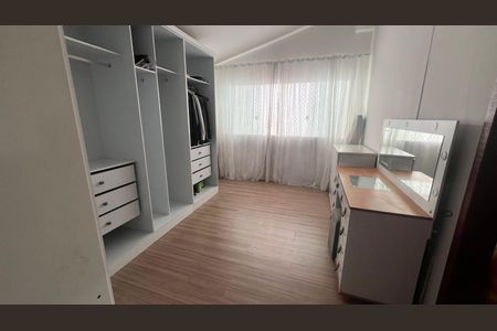 Casa para alugar com 304m², 5 quartos e 3 vagas Casa para alugar com 304m², 5 quartos e 3 vagasQuarto 4