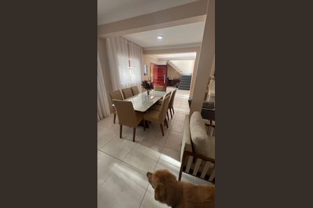 Casa para alugar com 304m², 5 quartos e 3 vagas Casa para alugar com 304m², 5 quartos e 3 vagasSala