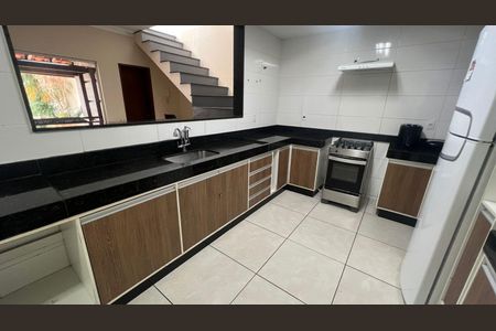 Casa para alugar com 304m², 5 quartos e 3 vagas Casa para alugar com 304m², 5 quartos e 3 vagasCozinha