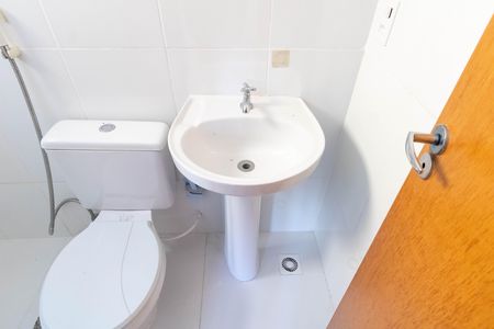 Casa de condomínio para alugar com 75m², 2 quartos e 1 vaga Casa de condomínio para alugar com 75m², 2 quartos e 1 vagaBanheiro do Quarto 1