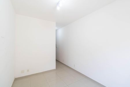 Sala de casa de condomínio para alugar com 2 quartos, 75m² em Senador Vasconcelos, Rio de Janeiro