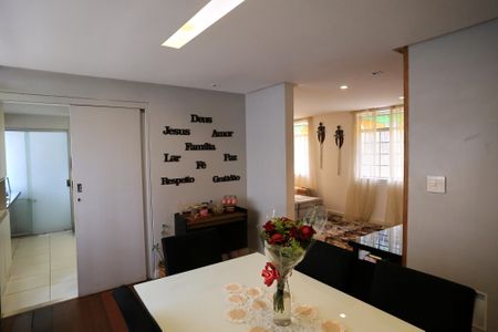 Apartamento à venda com 130m², 3 quartos e 1 vaga Apartamento à venda com 130m², 3 quartos e 1 vagaSala de Jantar