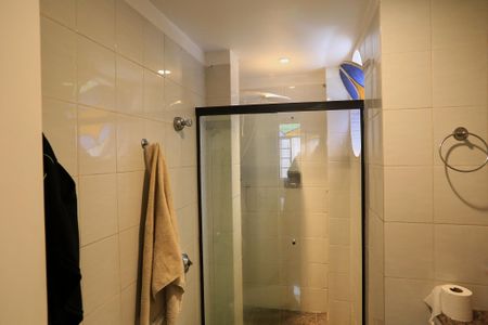 Apartamento à venda com 130m², 3 quartos e 1 vaga Apartamento à venda com 130m², 3 quartos e 1 vagaBanheiro da Suíte